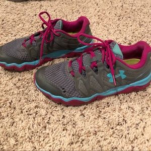Under Amor tennis shoes woman